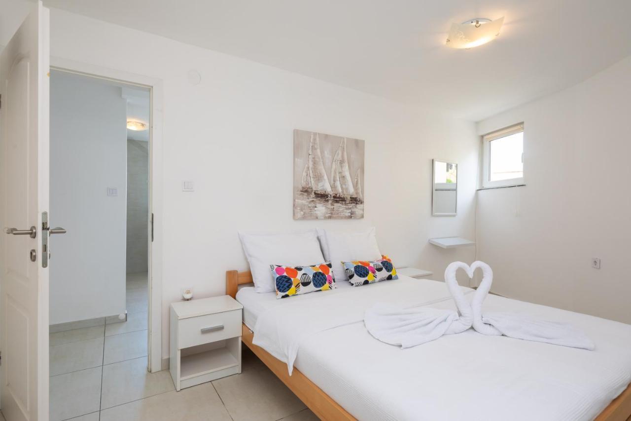 Estella Villa Apartments Rogoznica  Eksteriør billede